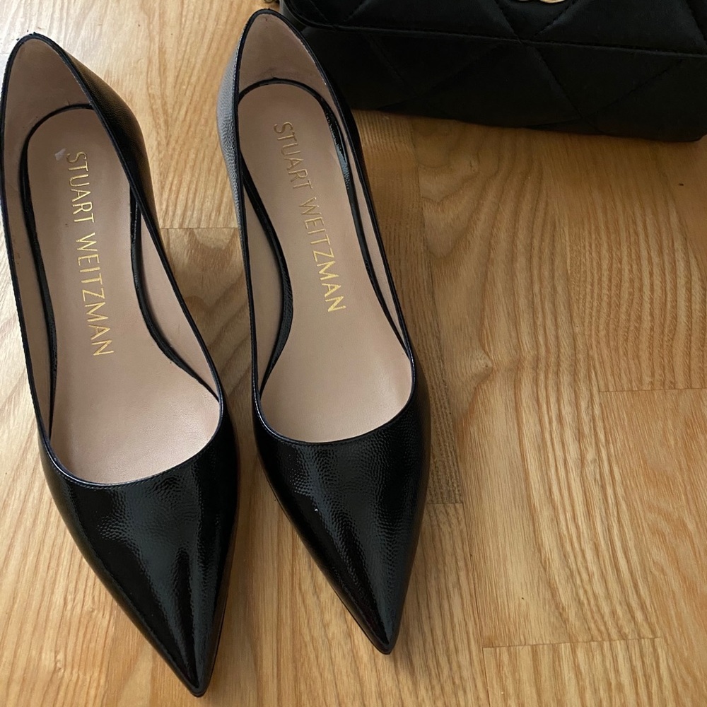 Stuart Weitzman kitten heel pump size 6